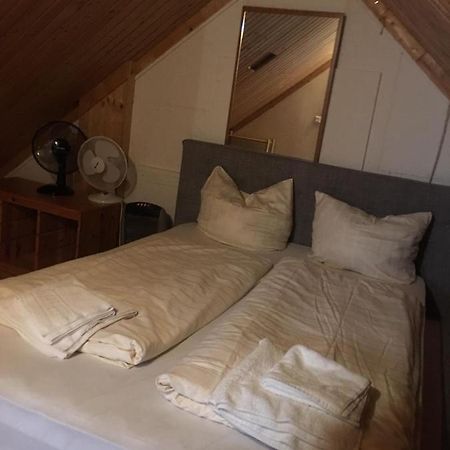 Zimmer Im Dachgeschoss Kaiserslautern Bagian luar foto