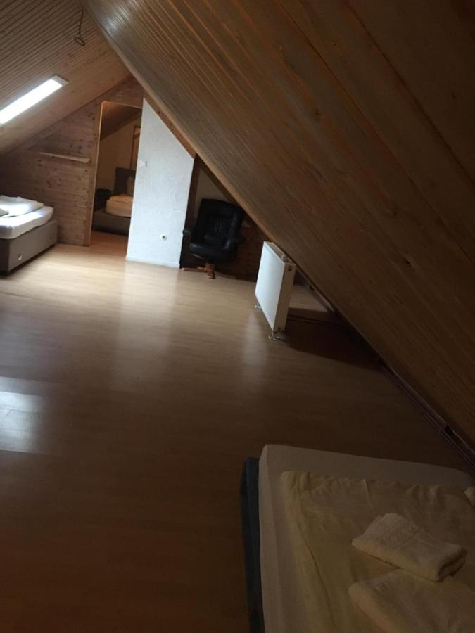 Zimmer Im Dachgeschoss Kaiserslautern Bagian luar foto