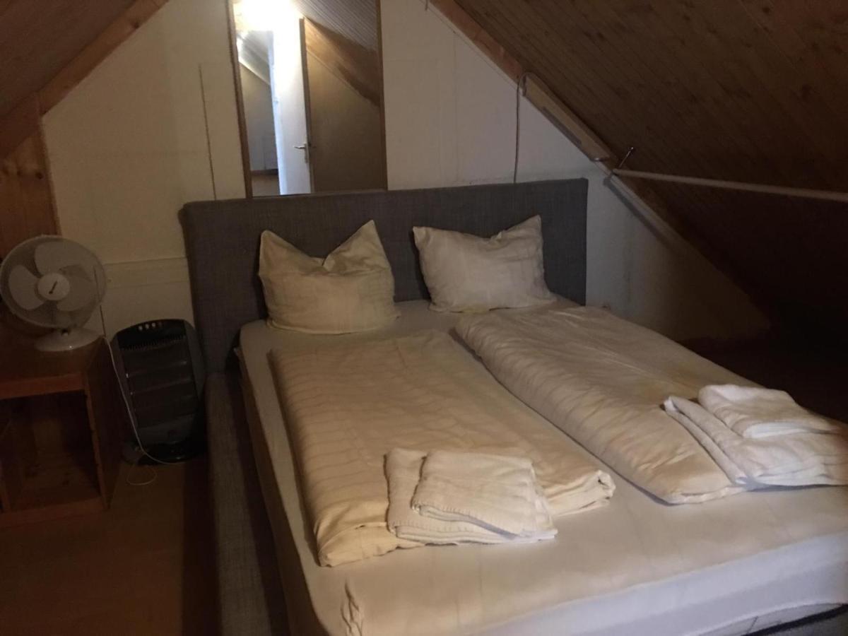 Zimmer Im Dachgeschoss Kaiserslautern Bagian luar foto