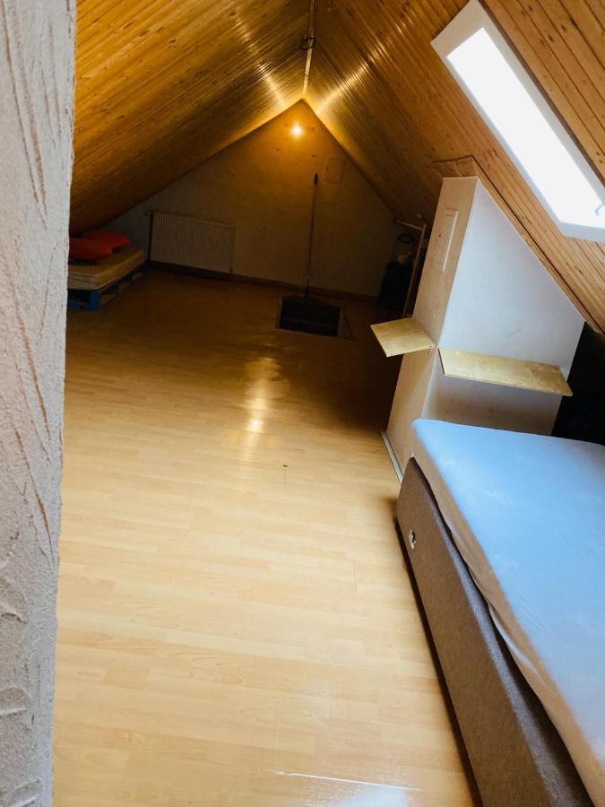 Zimmer Im Dachgeschoss Kaiserslautern Bagian luar foto