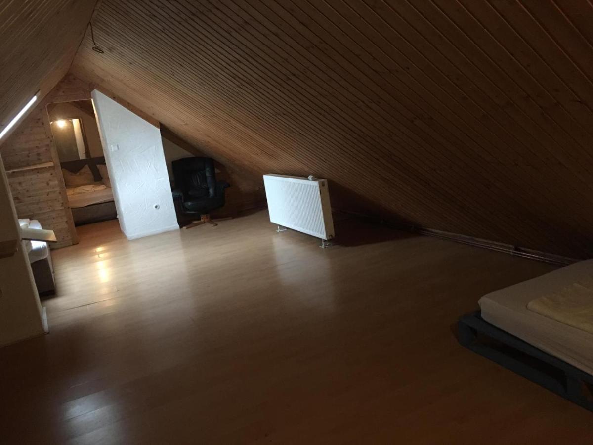 Zimmer Im Dachgeschoss Kaiserslautern Bagian luar foto